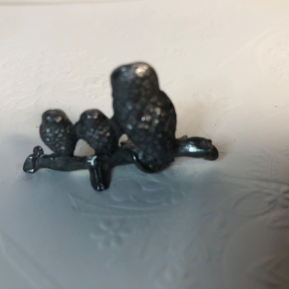 Miniature Pewter OWL Figurine, Large Owl With 2 Babies 1.5 in long On Branch - Picture 5 of 6